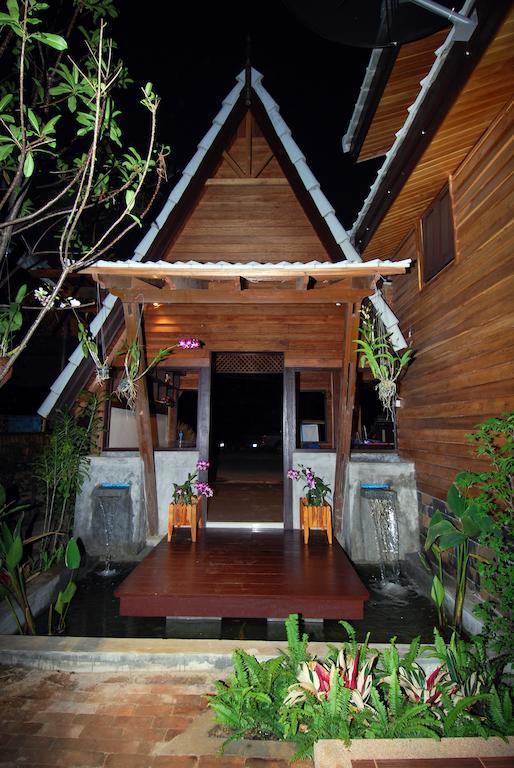 Baan Pakgasri Hideaway Hotel Koh Lanta Exterior photo